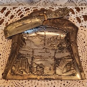 VINTAGE OCCUPIED JAPAN SOUVENIR OF NIAGARA FALLS METAL CRUMB TRAY & SWEEPER